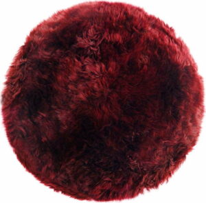 Červený koberec z ovčí kožešiny Royal Dream Zealand