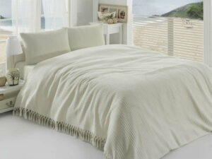 Krémový lehký bavlněný přehoz přes postel na dvoulůžko Pique