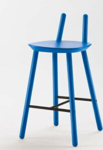 Modrá barová židle z masivu EMKO Naïve Emko