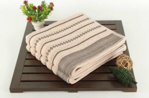 Sada dvou ručníků s pruhovaným vzorem v hnědé a pudrové barvě Nature Touch