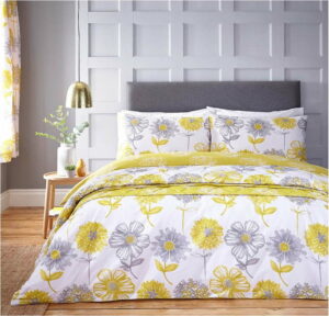 Žluto-bílý přehoz přes postel s motivem květin Catherine Lansfield