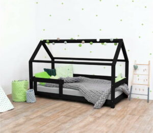 Černá dětská postel s bočnicí ze smrkového dřeva Benlemi Tery