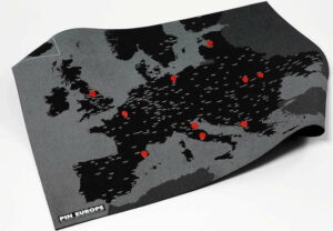 Černá nástěnná mapa Evropy Palomar Pin World