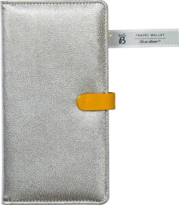 Cestovní peněženka ve stříbrné barvě se žlutými detaily Busy B Flight Busy B