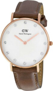 Dámské hodinky s koženým řemínkem a ciferníkem růžovozlaté barvy Daniel Wellington St Mawes