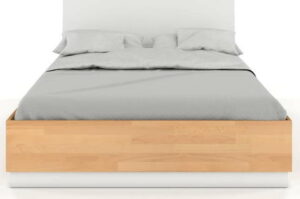 Dvoulůžková postel z bukového a borovicového dřeva s bílým detailem SKANDICA Finn