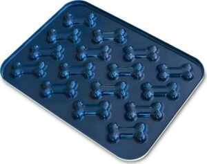 Modrá forma na pečení psích sušenek ve tvaru kosti Nordic Ware Nordic Ware