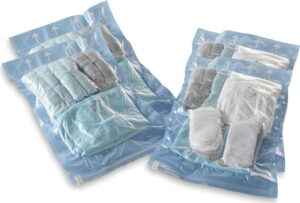 Sada 4 srolovatelných vakuových úložných obalů na oblečení Compactor Roll Up Vacuum Bags