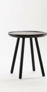 Černý odkládací stolek z masivu EMKO Naïve Small