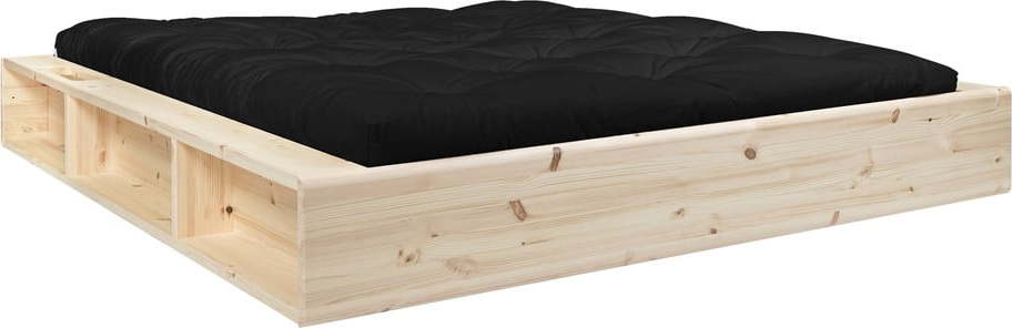 Dvoulůžková postel z masivního dřeva s úložným prostorem a černým futonem Double Latex Mat Karup Design