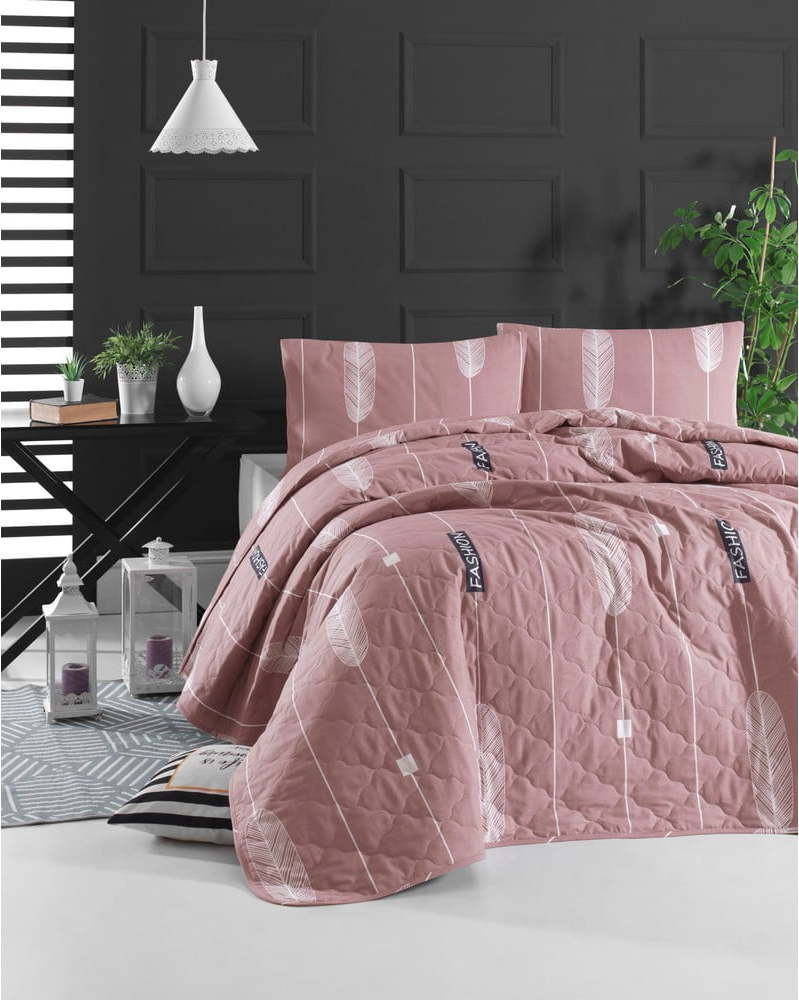 Růžový přehoz přes postel s povlakem na polštář z ranforce bavlny EnLora Home Modena