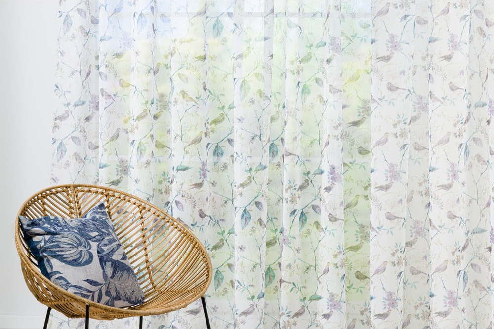 Bílo-fialová záclona 400x260 cm Birdy – Mendola Fabrics Mendola Fabrics