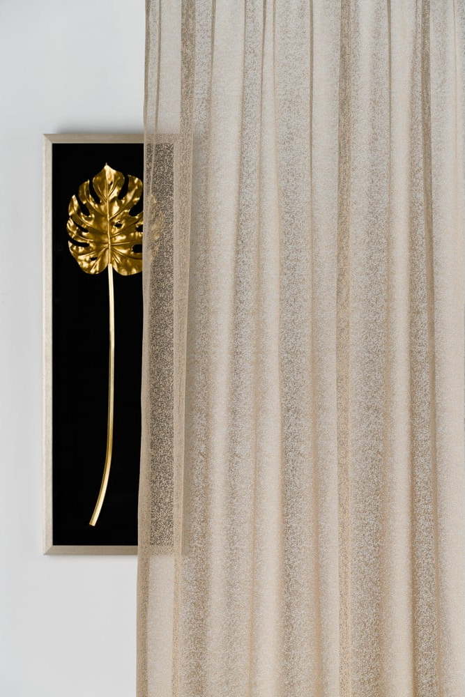 Záclona v béžovo-zlaté barvě 140x245 cm Carmine – Mendola Fabrics Mendola Fabrics