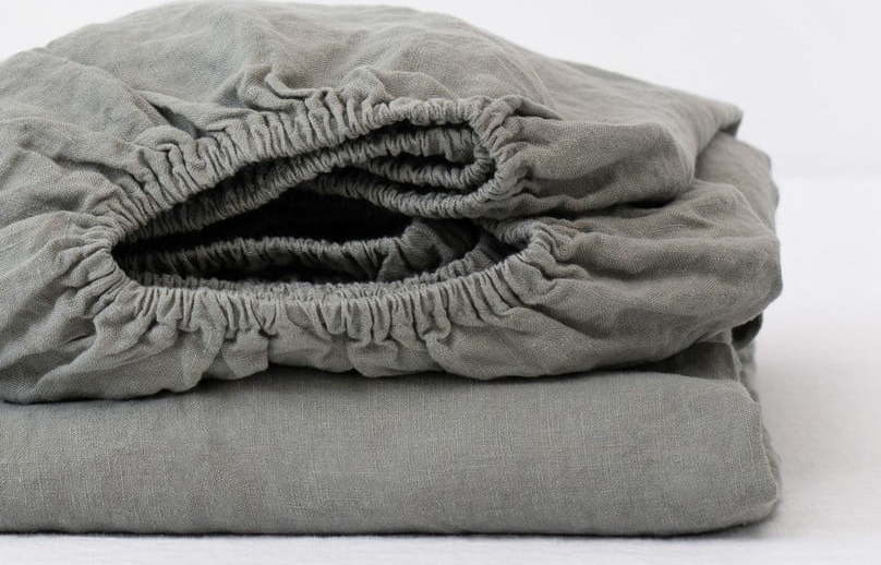 Khaki napínací lněné prostěradlo 160x200 cm – Linen Tales Linen Tales