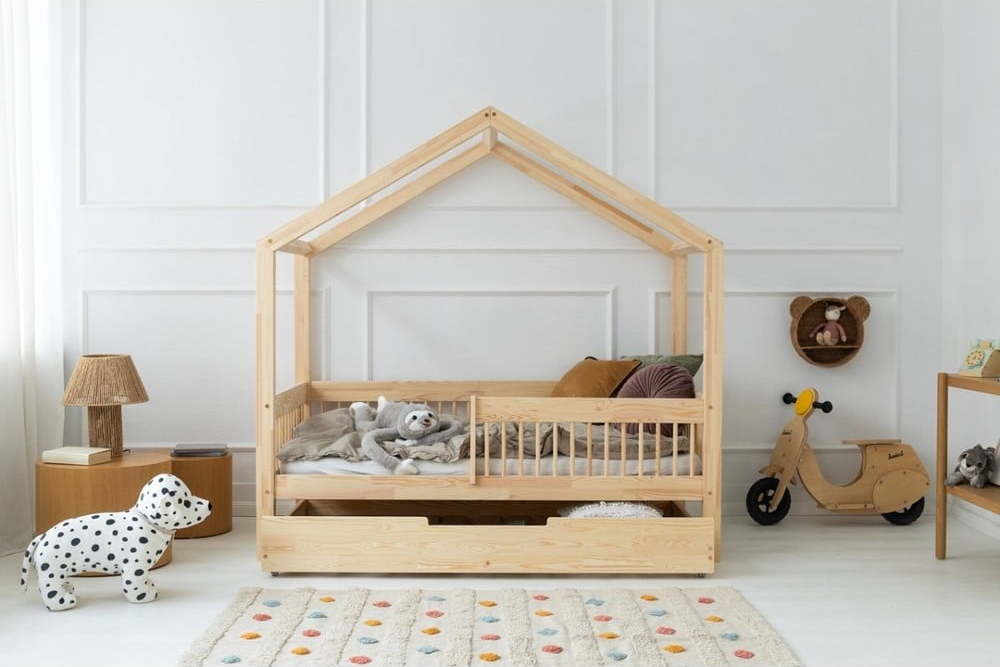 Domečková dětská postel z borovicového dřeva s úložným prostorem a výsuvným lůžkem v přírodní barvě 120x200 cm Mila RMW – Adeko Adeko