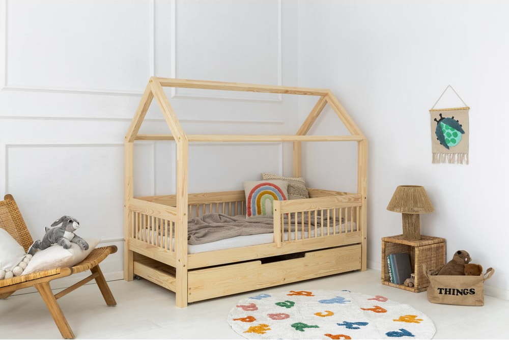 Domečková dětská postel z borovicového dřeva s úložným prostorem a výsuvným lůžkem v přírodní barvě 140x200 cm Mila MBW – Adeko Adeko